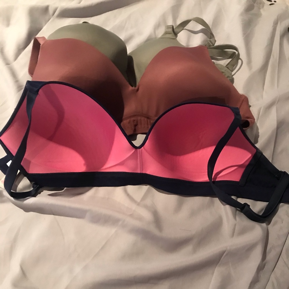Pink Bras - Picture 2 of 5